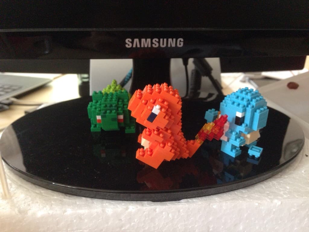 Ces petites figurines étaient déjà dans nos bureaux avant la sortie du jeu ! Un autre signe ?